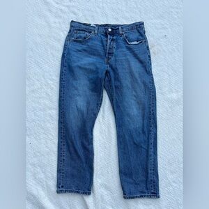 Levi's 501 Original Cropped Jeans in Medium Wash | W32 L26